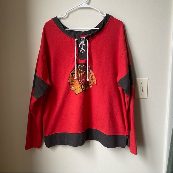 NHL Red and Black BLACKHAWKS Hockey Sweatshirt size XL 16/18 - Picture 1 of 9
